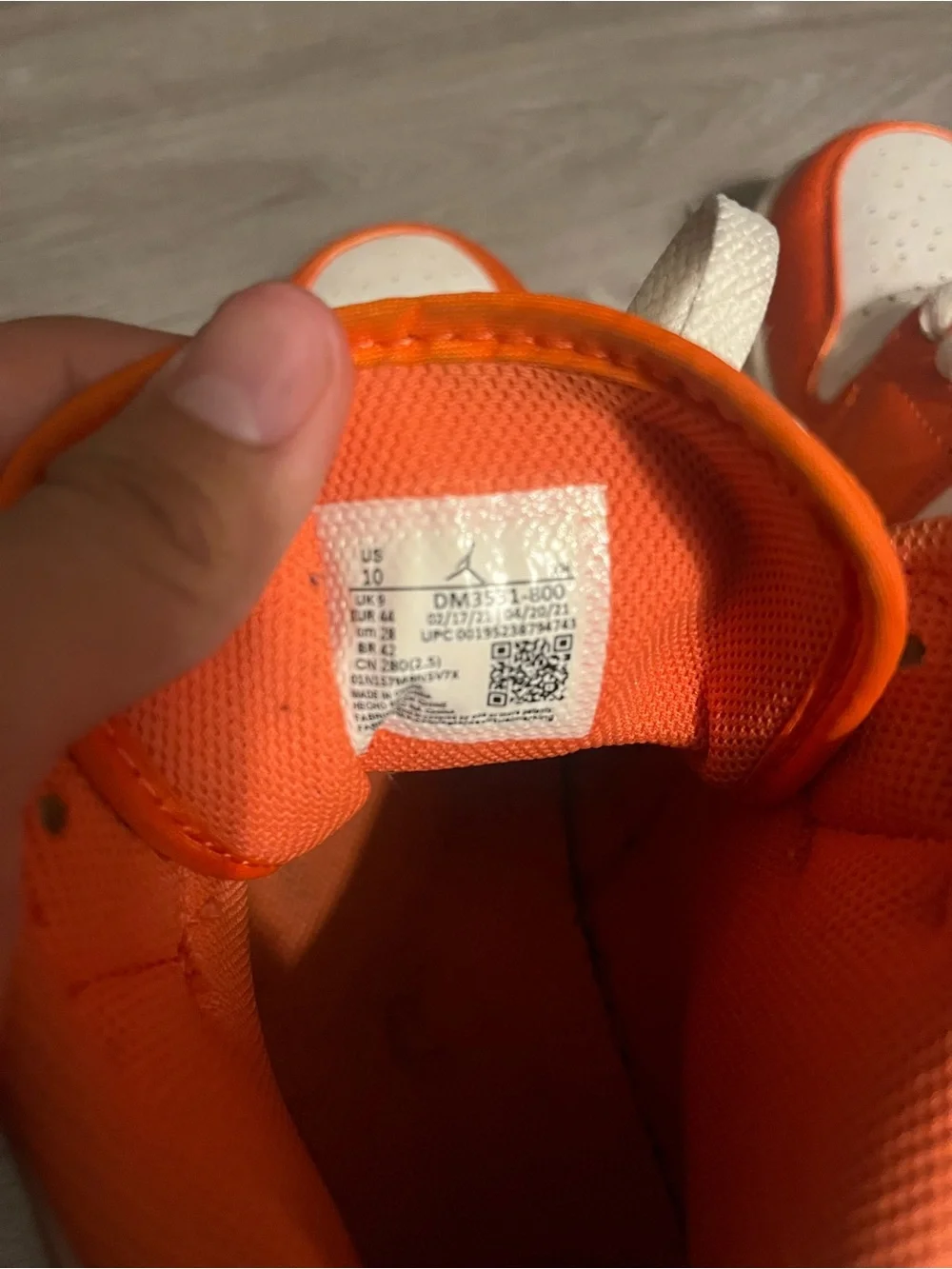Air Jordan 1 Mid SE Electro Orange